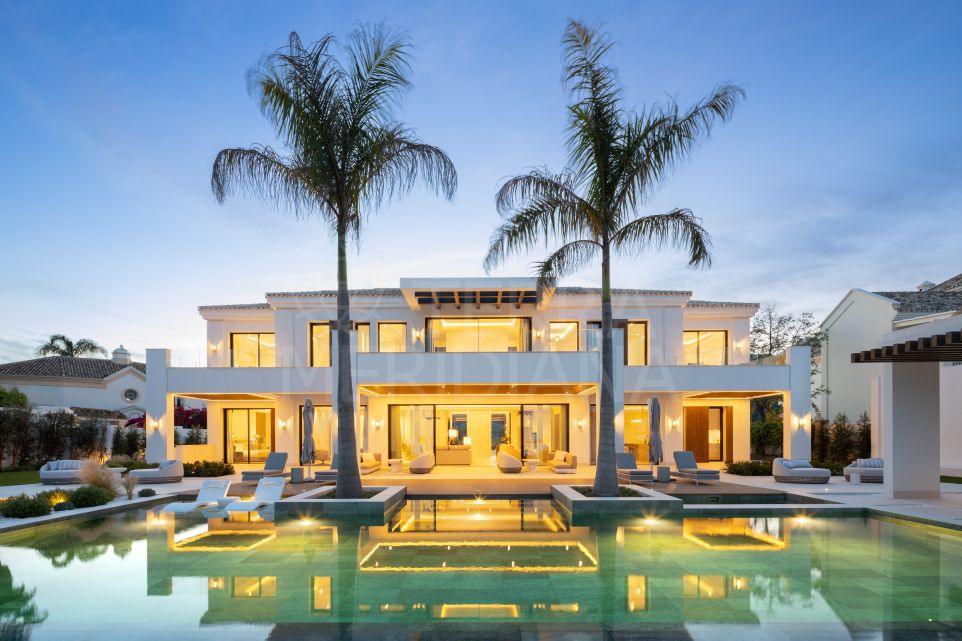 Modern Elegance with Panoramic Views in Monte Halcones