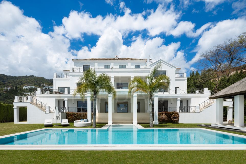Mansion style Villa for Sale in the gated community of El Madroñal, Benahavis