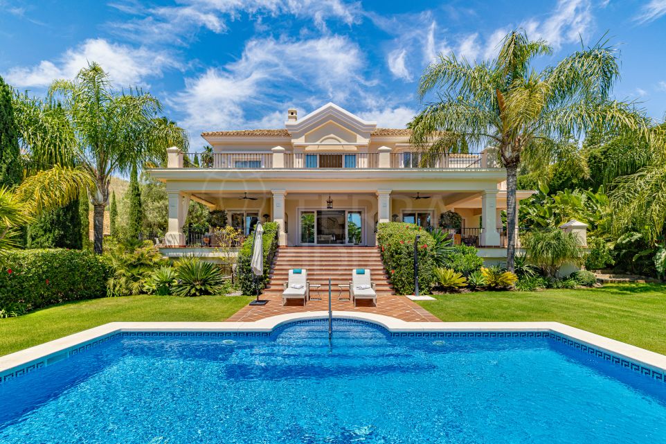 Beautiful 5 bedroom luxury villa with sea views for sale in Los Flamingos, Benahavis