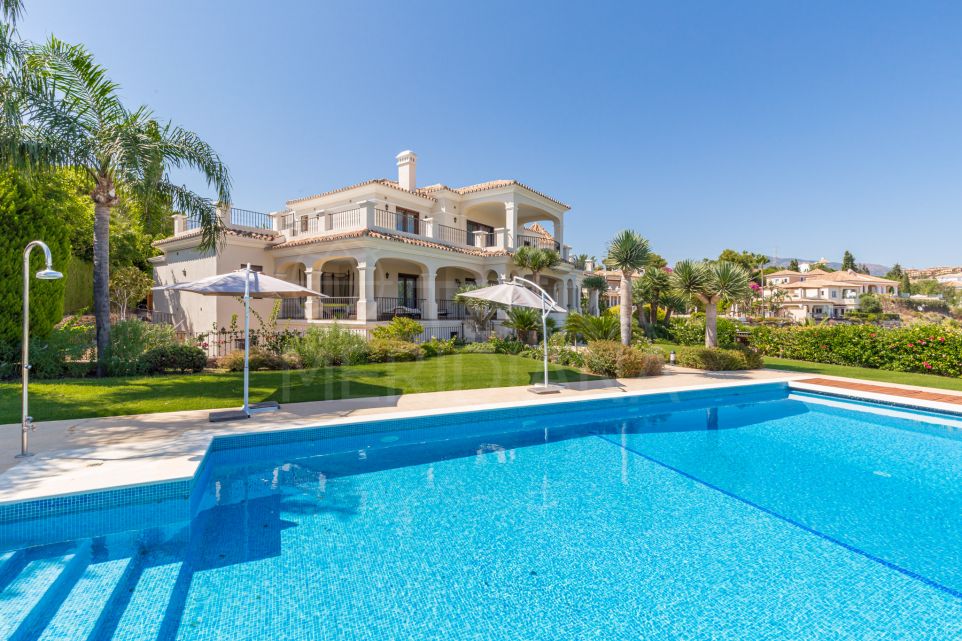 Immaculate 9-Bedroom Villa with Panoramic Views in Paraiso Alto