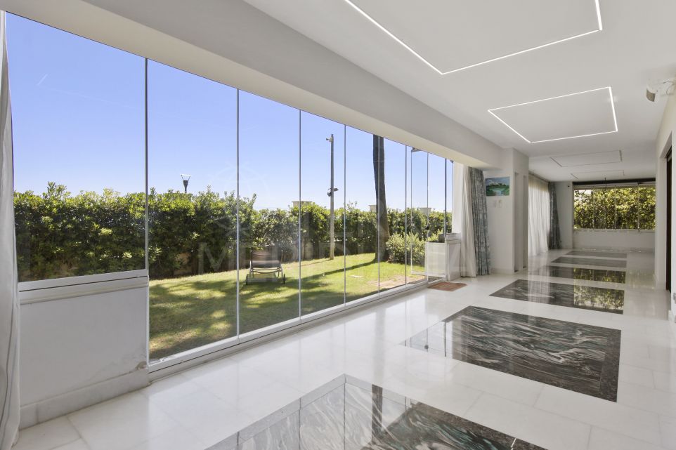 Luxury One-Bedroom Beachfront Apartment in Doncella Beach, Estepona