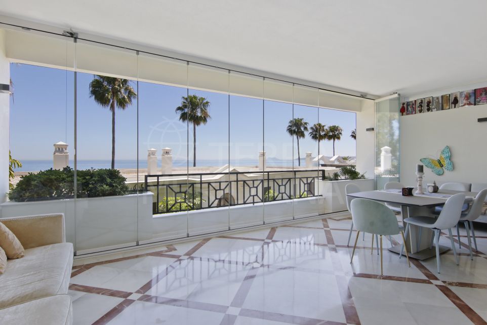 Stunning 3 bedroom luxury seafront apartment with sea views for sale in Estepona