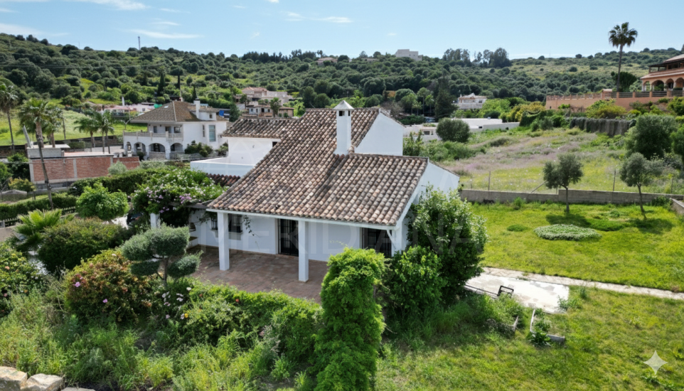 Charming 5 Bedroom Andalusian Villa with Endless Possibilities in Guadalobon