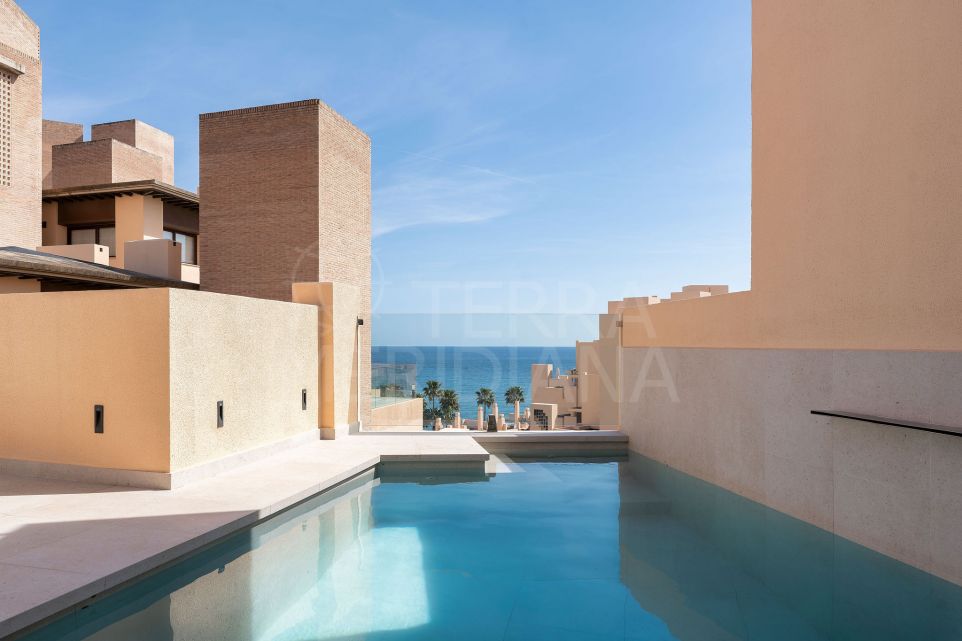 Luxury Beachfront Penthouse with Panoramic Views in Bahía de la Plata