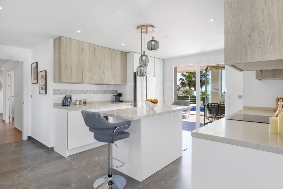 Immaculate Villa For Sale in Estepona's Tranquil La Gaspara