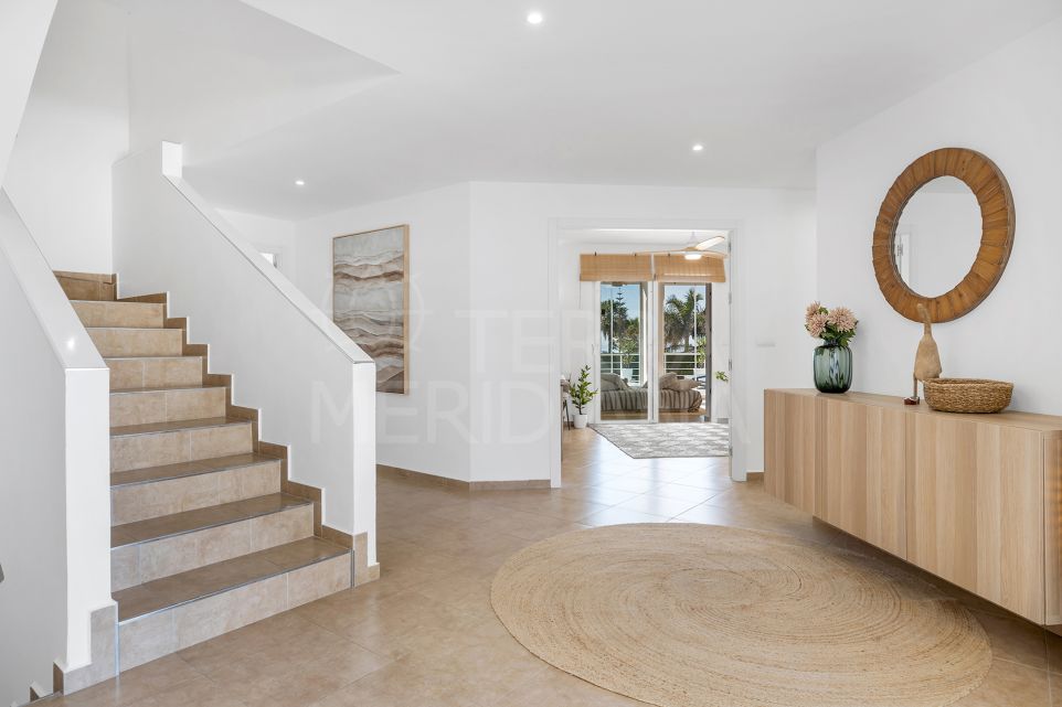 Immaculate Villa For Sale in Estepona's Tranquil La Gaspara