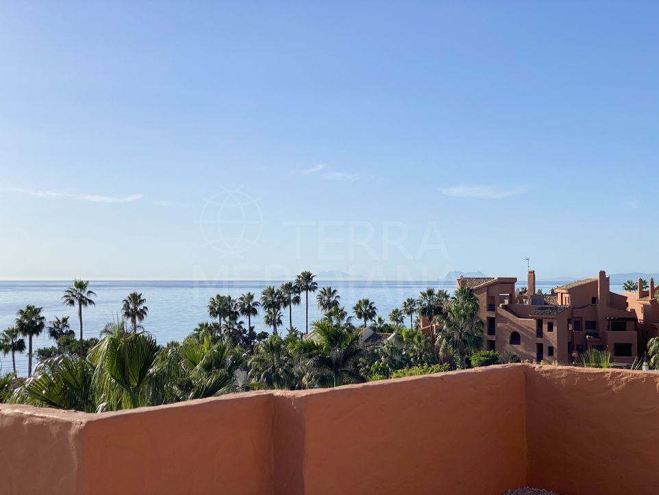 Fabuleux appartement d'une chambre avec vue panoramique sur la mer à vendre à l'hôtel Kempinski, Estepona.