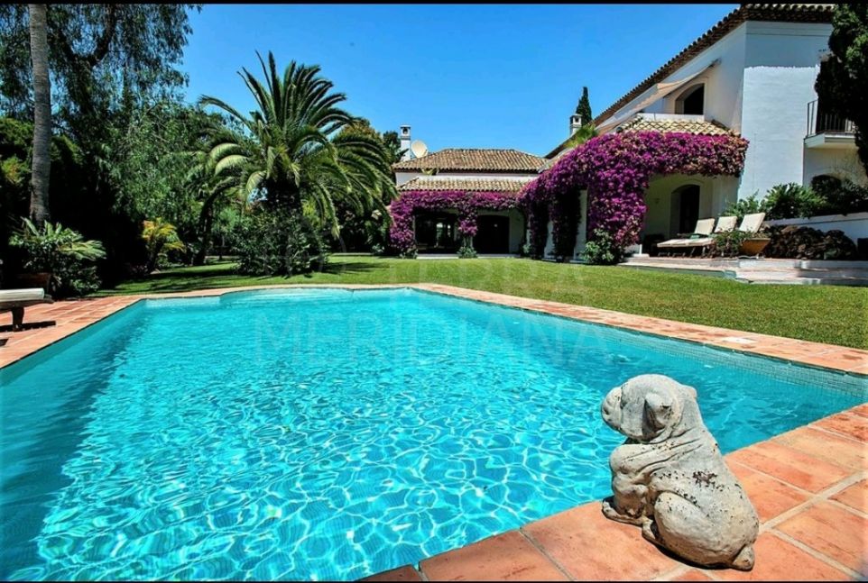 Beautiful Andalucian style villa with 4 beds and guest apartment for Rent in Nueva Andalucia