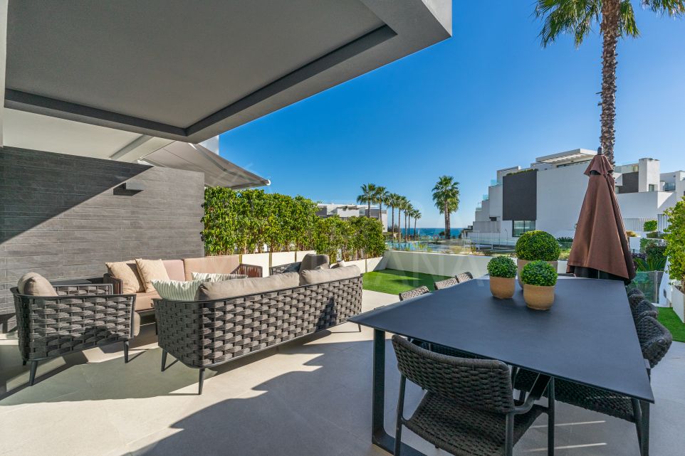 Ultra-luxurious townhouse with high-end finishes for sale in beachfront The Island, Guadalobon, Estepona