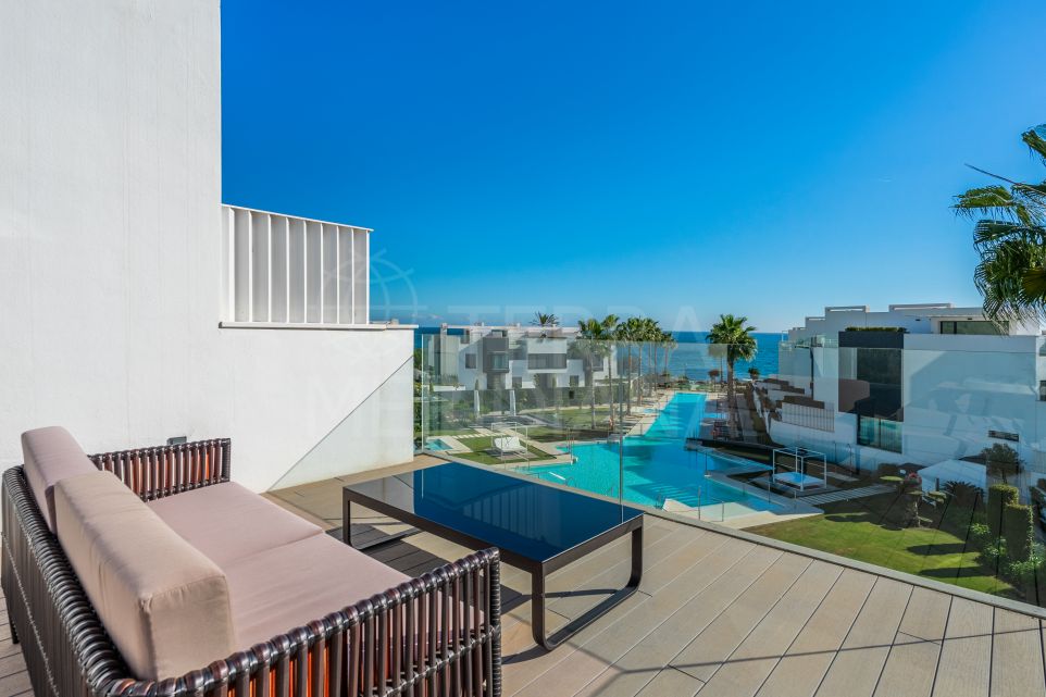 Maison de ville ultra-luxueuse avec finitions haut de gamme à vendre sur la plage de The Island, Guadalobon, Estepona