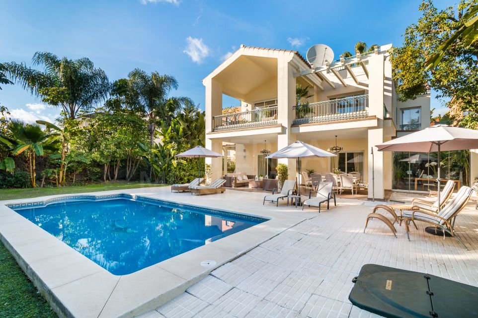 Fabulous villa in El Paraiso Barronal for sale