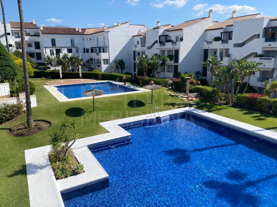 Must-see ground floor duplex apartment with beautiful terrace for sale in Las Jacarandas, Estepona