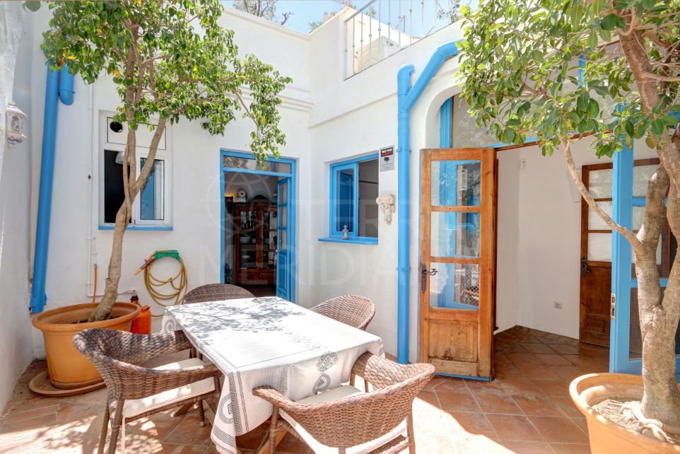 Charming townhouse for sale in the best location of Estepona old town, with patio and solarium