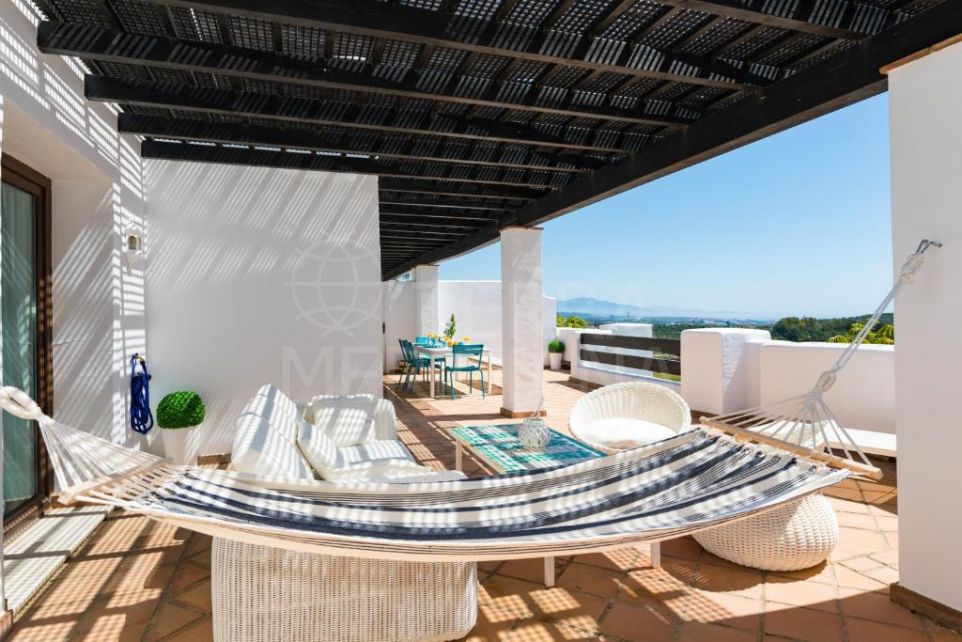 Fabuloso ático de 2 dormitorios con vistas al mar en venta en Finca Cortesin Golf Resort, Casares,