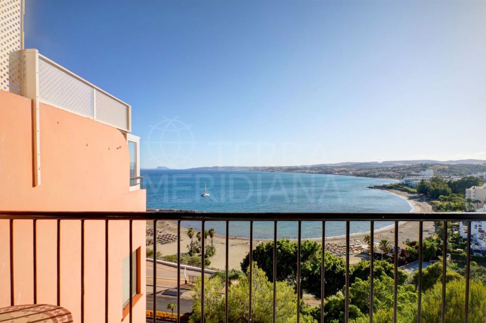 Reformed penthouse with 2 bedrooms and panoramic sea views for sale near Estepona Port