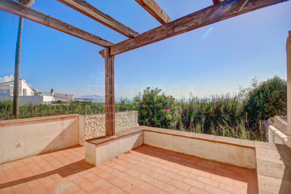 Excellent opportunity to refurbish a front-line beach townhouse in Bahia Dorada, Estepona