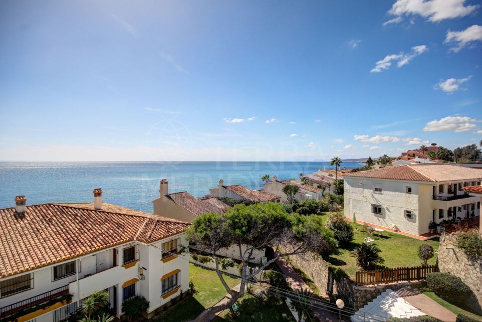 Frontline beach apartment for sale in Arena Beach Estepona