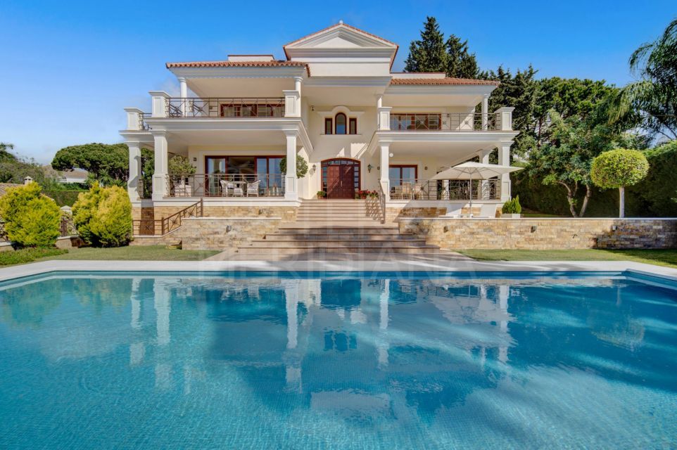 Villa moderne avec appartement d'invité et solarium à vendre à Hacienda las Chapas, Marbella East