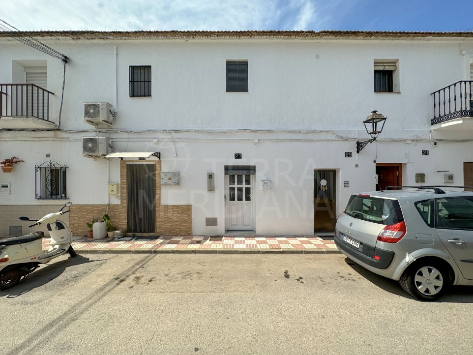 One bedroom Mediterranean style townhouse for sale in Cancelada town centre