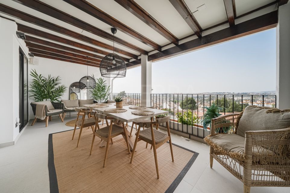 Townhouse with stunning rooftop terrace and sea views for sale in La Campana, Nueva Andalucia