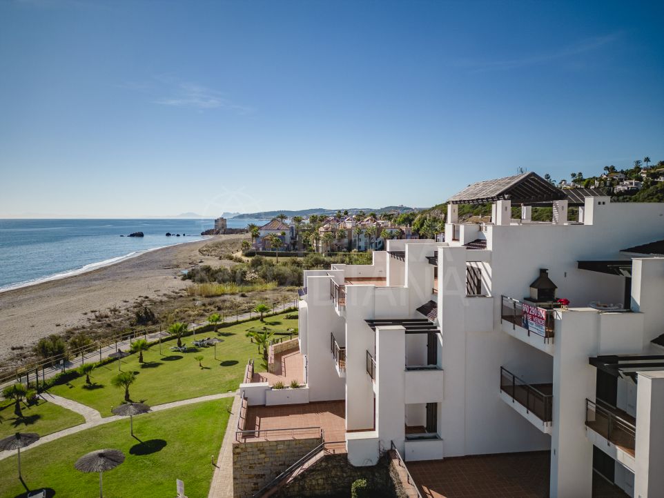 Penthouse parfait comme investissement immobilier à vendre en première ligne de plage Casares del Mar, Casares