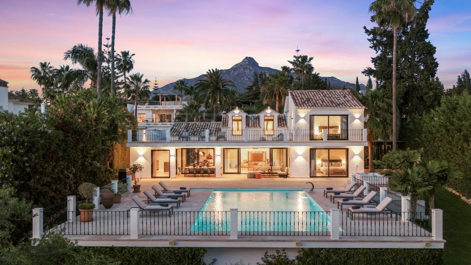 Villa de lujo - el refugio familiar perfecto, en venta en Parcelas del Golf, Nueva Andalucia, Marbella