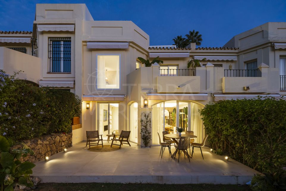 Scandinavian-Designed Luxury Townhouse with Panoramic Views for Sale in La Quinta Hills, Benahavis