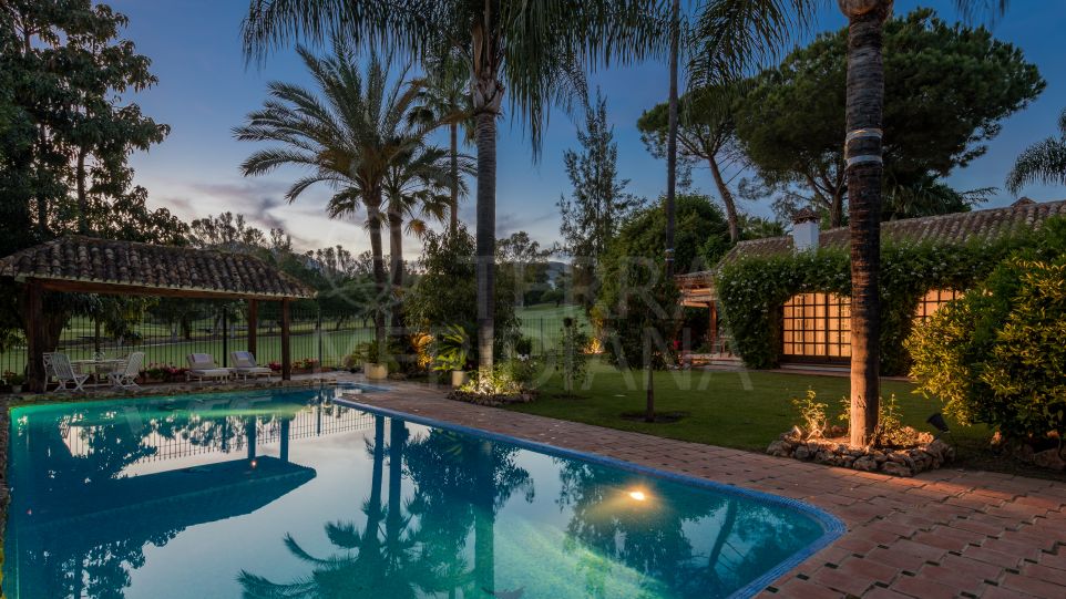 Villa primera linead del Golf en Nueva Andalucia en venta