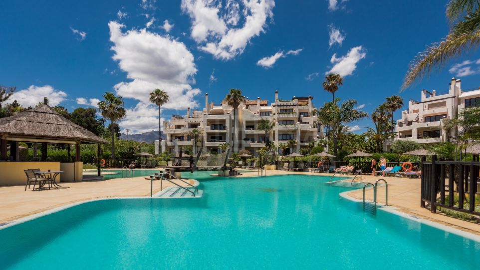 Beautifully refurbished luxury apartment sale in front line beach Bahía del Velerín, Estepona