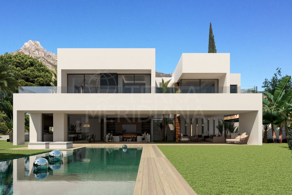 Exclusiva parcela con licencia para construir una villa de ensueño, en venta en la Milla de Oro de Marbella