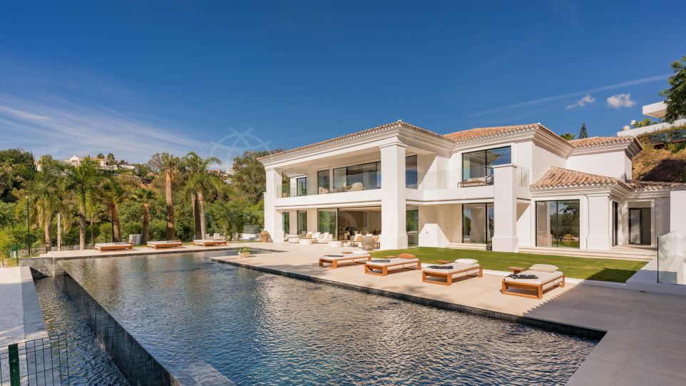 Villa with show-stopping views and state-of-the-art technology for sale in La Quinta, Benahavis