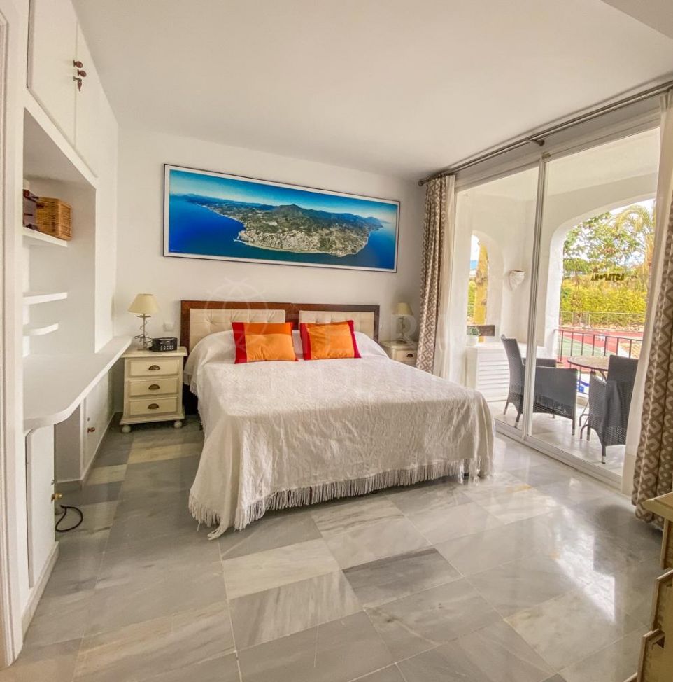 Apartments for sale in Alcazaba Beach, Estepona