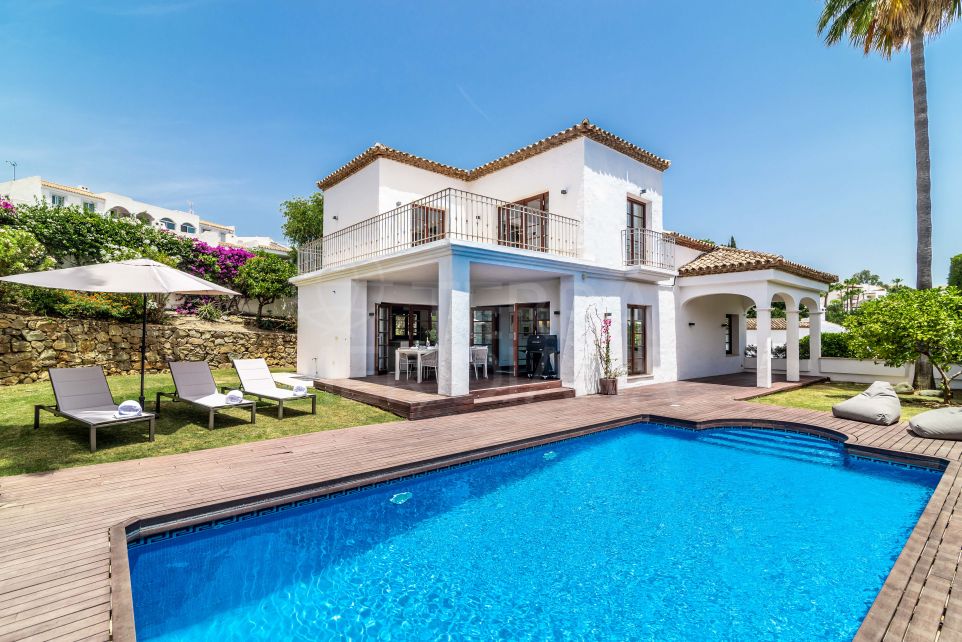 Preciosa villa moderna en venta en el prestigioso Marbella Country Club, Nueva Andalucia, Marbella