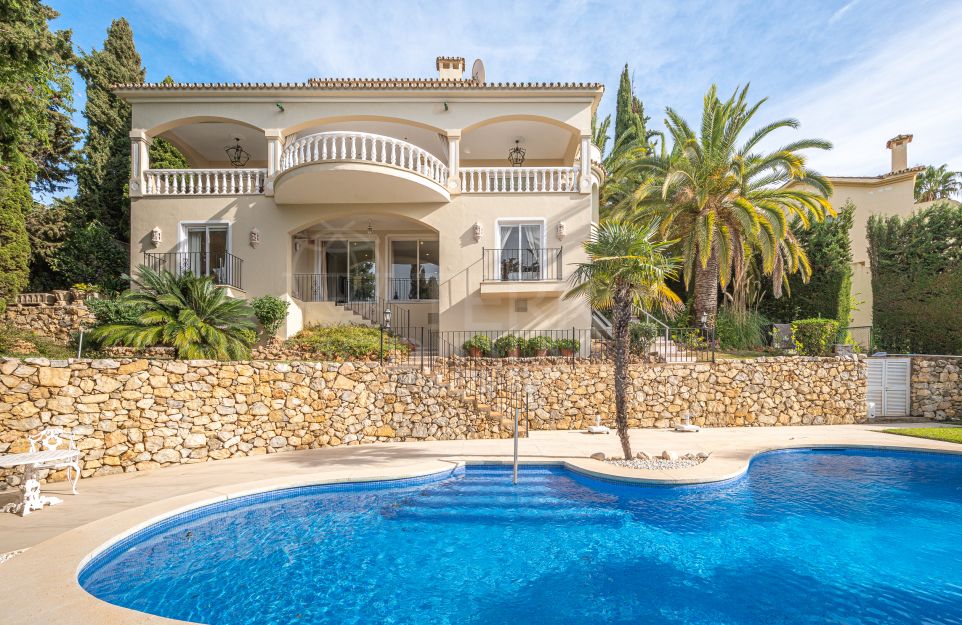Villa de lujo de calidad con vistas al mar en venta en Marbella Hill Club, Marbella Milla de Oro