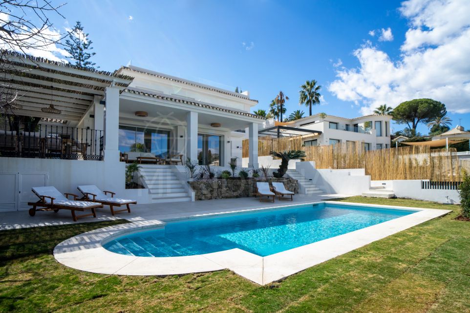 Luxurious and sophisticated villa with sauna for sale in Las Brisas, Nueva Andalucia, Marbella