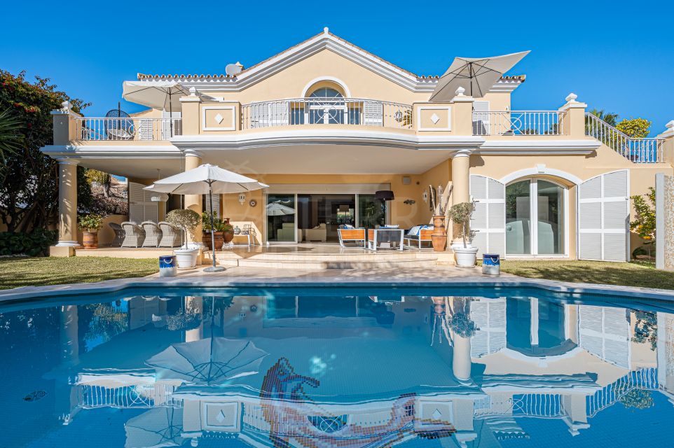 Hermosa villa en venta en una ubicación excepcional en Casablanca, Marbella Milla de Oro