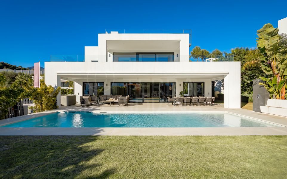 Classy contemporary villa for sale in Haza del Conde, Nueva Andalucia, Marbella