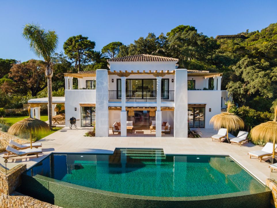 Contemporary Nordic-influenced villa with an endless horizon for sale in El Madroñal, Benahavis