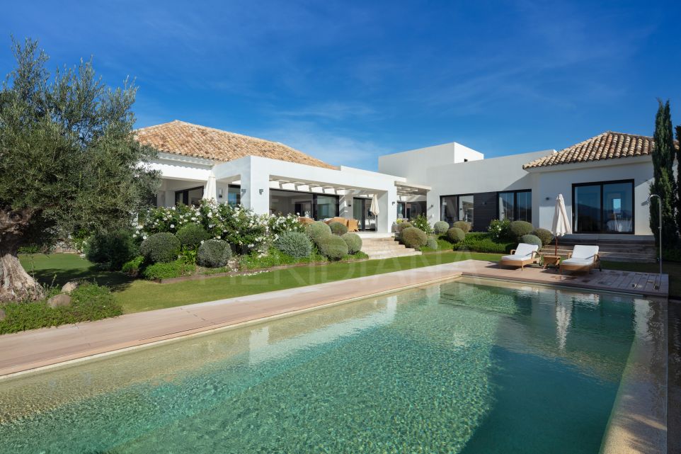 Villa nueva con acabados innovadores en venta en Haza del Conde, Nueva Andalucia, Marbella