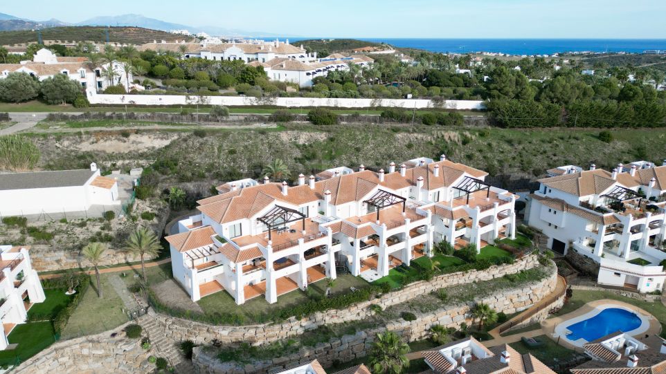 Beautiful 2 bedroom ground floor apartment with sea views for sale in Albatross, Casares costa