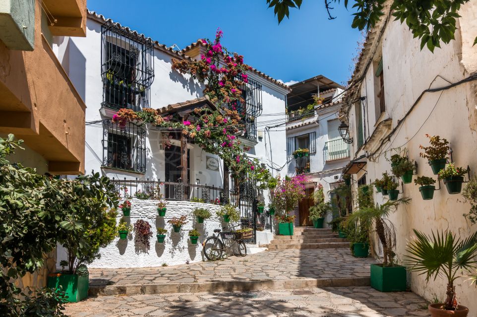 Renovated townhouse for sale in the old town centre of Estepona, 200 metres from the beach.
