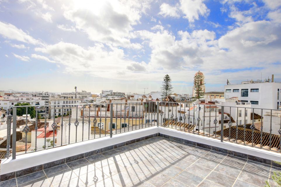 Townhouse with amazing views for sale in the old town of Estepona