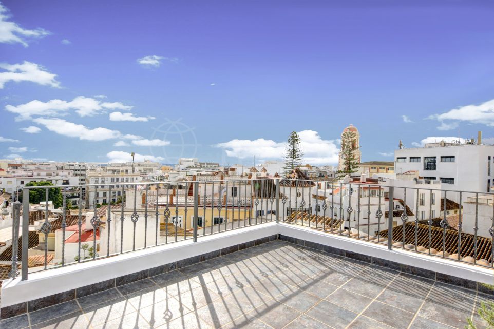 Townhouse with amazing views for sale in the old town of Estepona