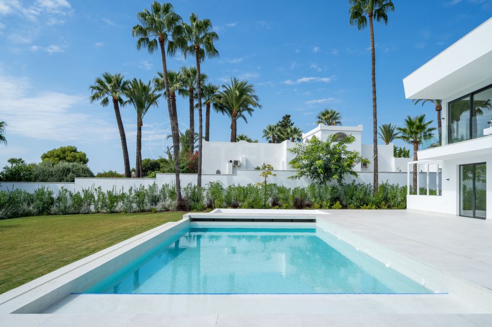 Elegant Designer Villa with Premium Features for Sale in El Paraiso, Estepona