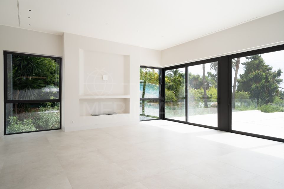 Elegant Designer Villa with Premium Features for Sale in El Paraiso, Estepona