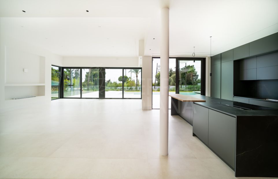 Elegant Designer Villa with Premium Features for Sale in El Paraiso, Estepona