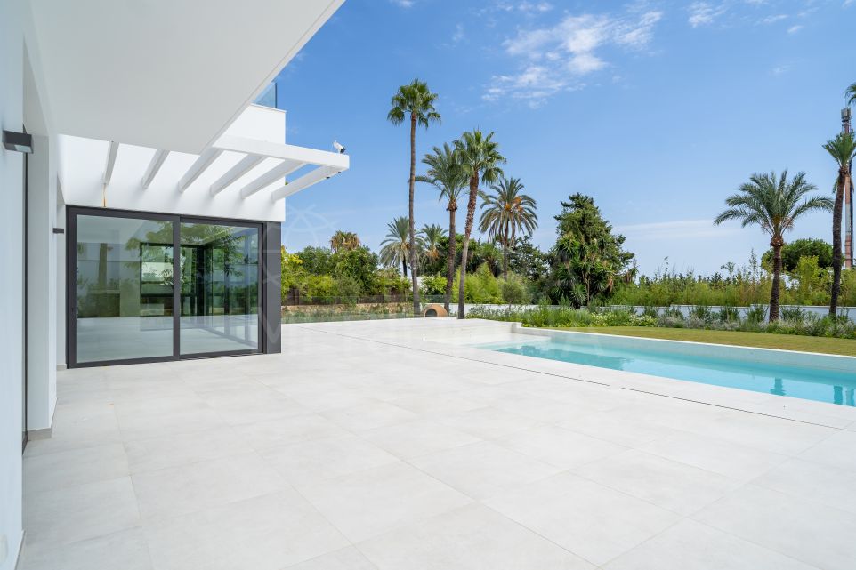 Elegant Designer Villa with Premium Features for Sale in El Paraiso, Estepona