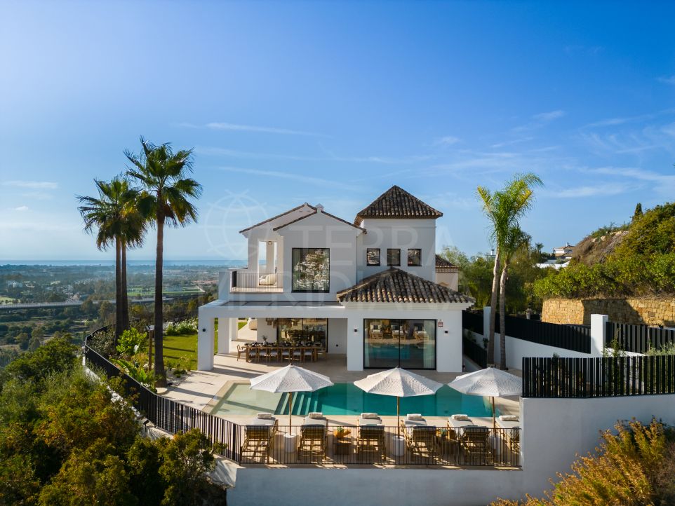 Experience Luxury, Style and Sea Views with This Stunning Villa for Sale in La Quinta, Benahavis