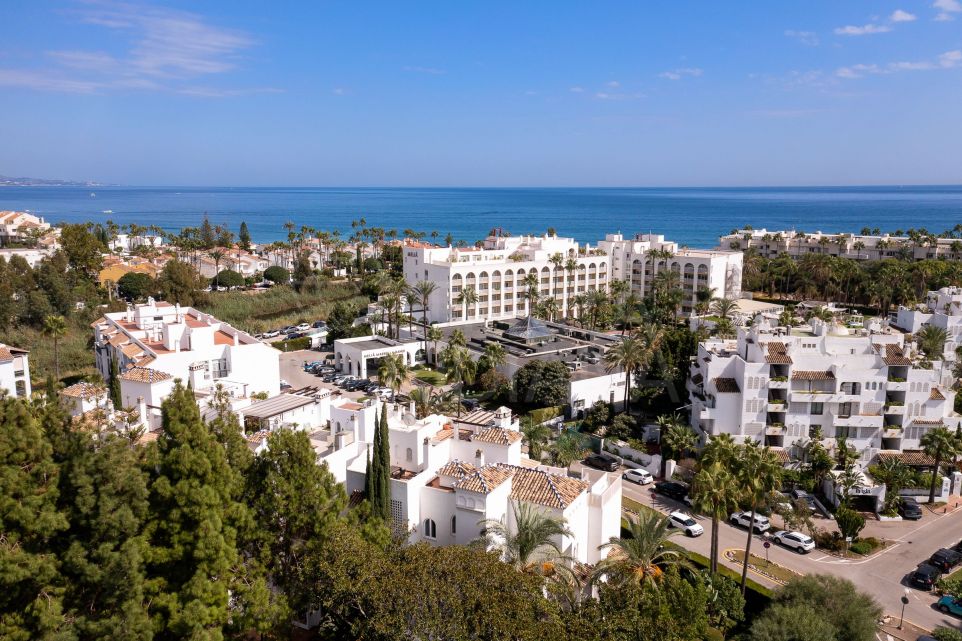 Superbe penthouse duplex avec vue panoramique à vendre à Alcazaba Gardens, Puerto Banus, Marbella