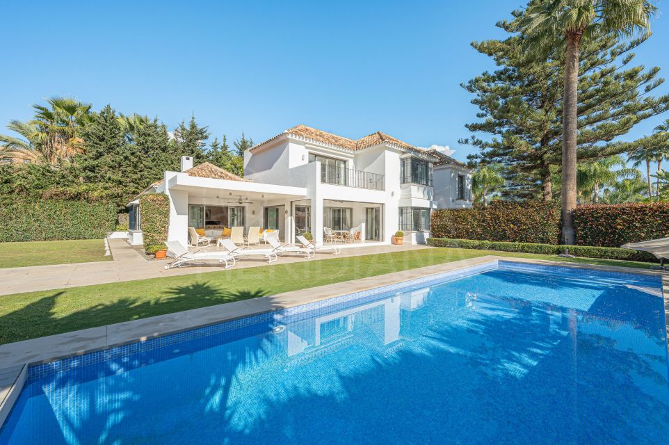 Modern Living Meets Traditional Charm in This Villa for Sale in Paraiso Barronal, Estepona